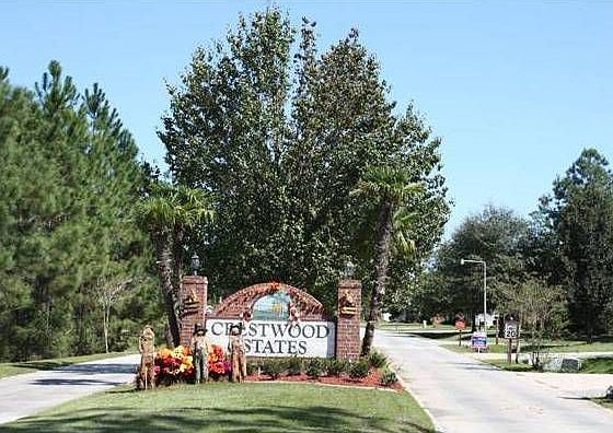 1st image of 825 Crestwood Dr