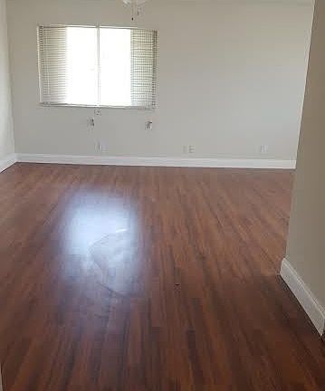 3rd image of 910 E Tiffany Dr APT 4