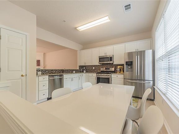 3rd image of 1000 Whitestone Rdg