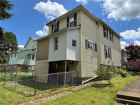 5th image of 323 Bayard St