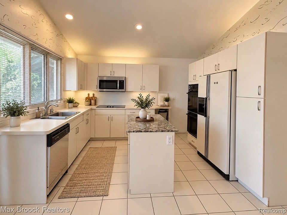 5663 Hillcrest Cir E #64, photo 8