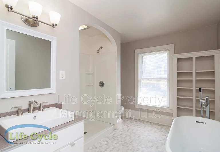 335 Washington St SE — Photo 23
