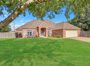 1911 Iowa Cir, Sayre, OK 73662