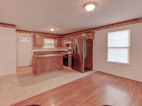 3rd image of 5520 Saint Elmo Ave