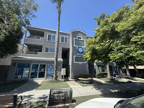 4933 Voltaire St Photo 1