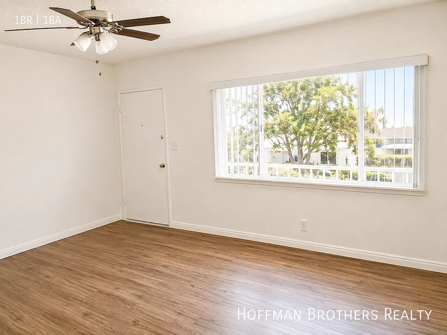 2nd Month Free! 1br With Granite Kitchen, Hardwood Floors, A/C , Parking & On-Site Laundry! — Photo 4