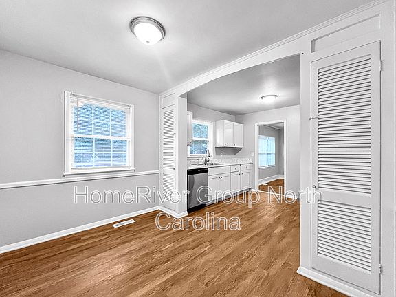5th image of 400 W Montcastle Dr