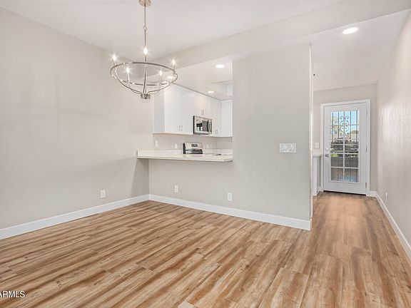 3rd image of 1017 E MARYLAND Avenue #102