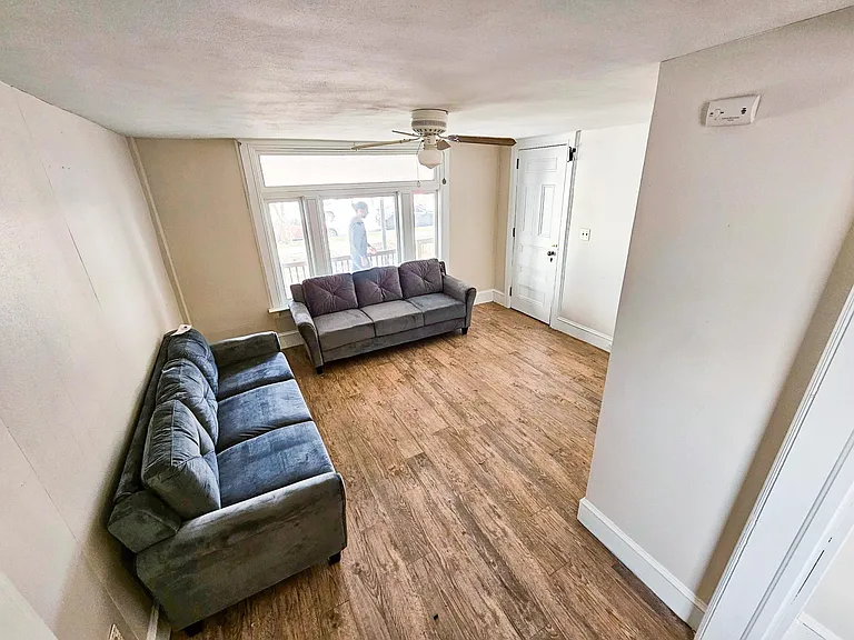 101 Oak St #1 — Photo 3