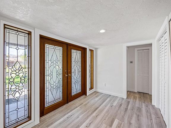 3rd image of 2900 SANDPIPER PLACE