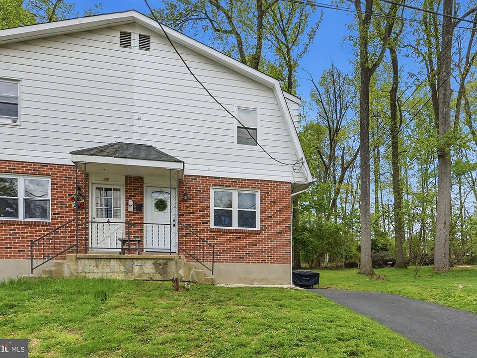 1st image of 15 White Clay Dr