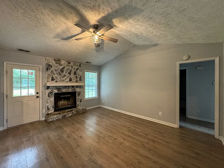572 Woodwind Dr — Photo 6