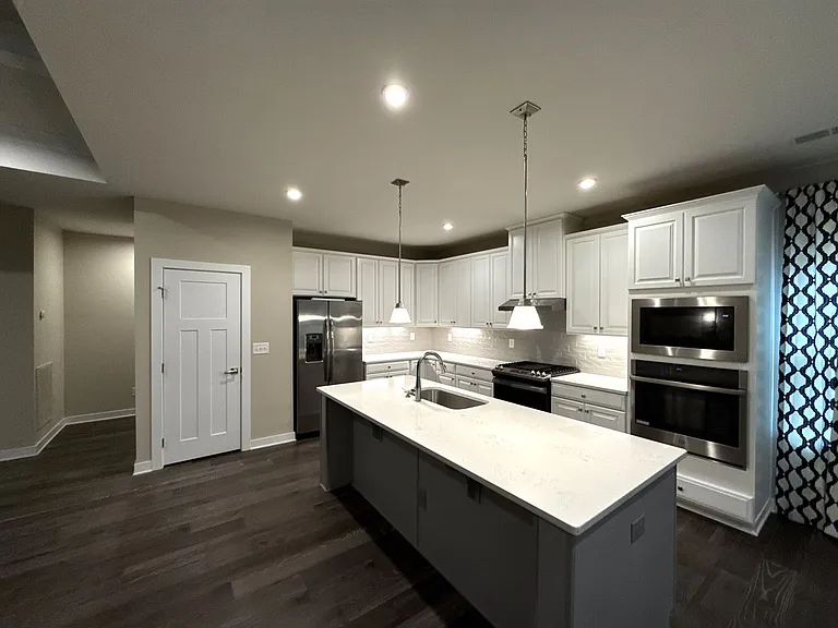 8807 Chapel Grove Crossing Dr — Photo 7