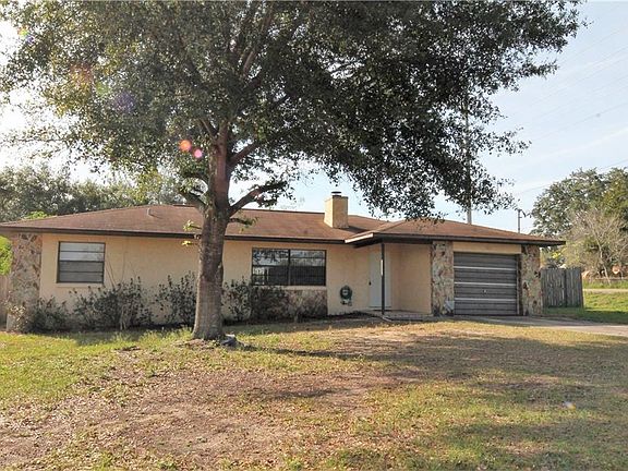 3rd image of 712 Oak Ln