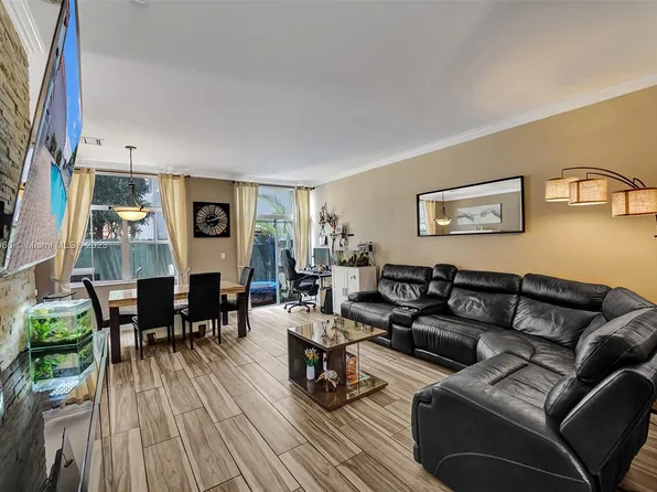 3745 Amalfi Dr, Hollywood, FL 33021