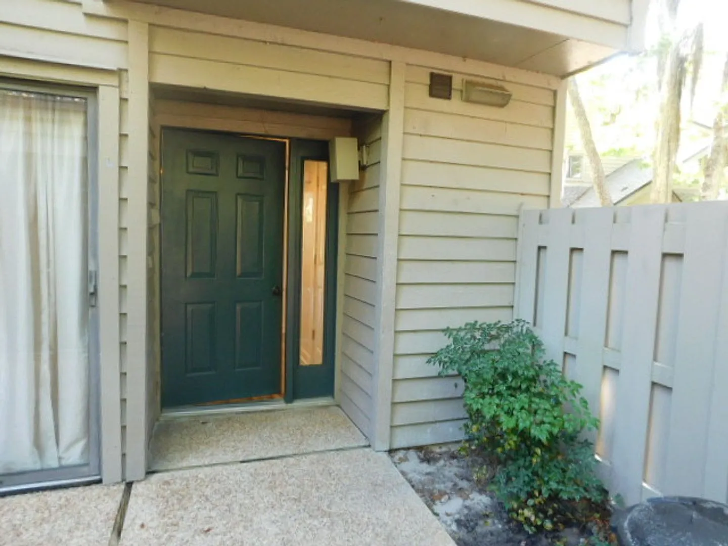 Furnished Townhome In Shipyard Plantation — Photo 3