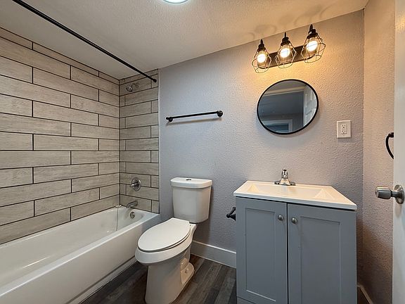 3rd image of 256 Vista Rd #2