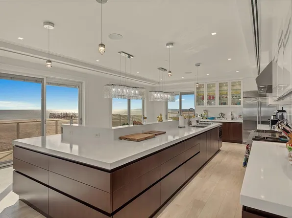 125 135th Bch, Rockaway Park, NY 11694