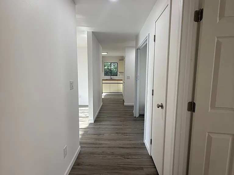 623 N Baker Ave — Photo 6