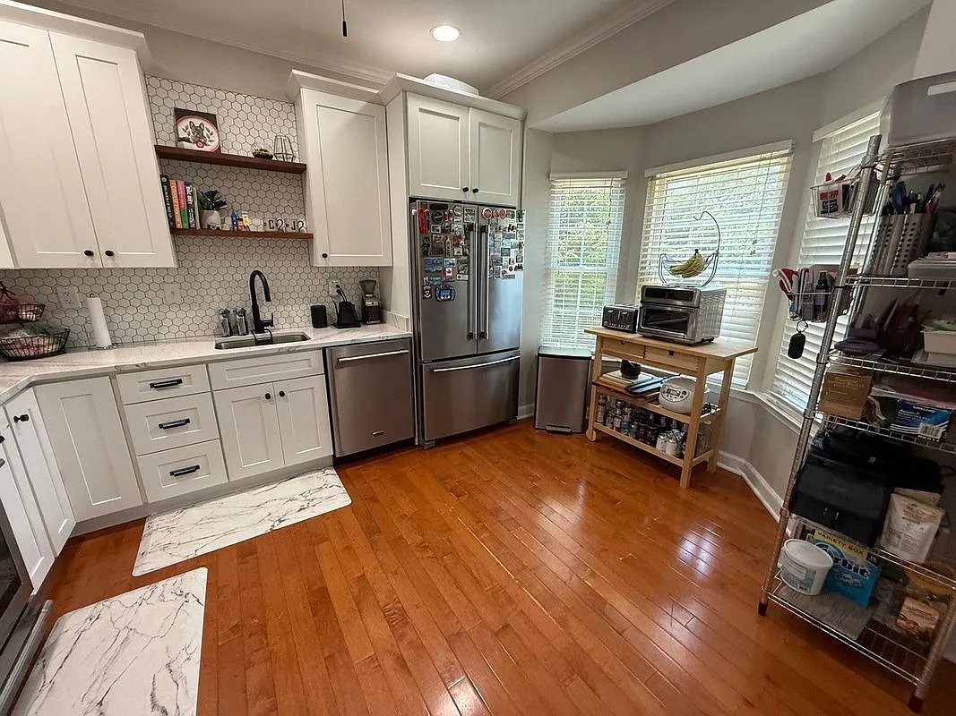 3 bed, 4.0 bath, 2060 sqft, $3,250 — Photo 3