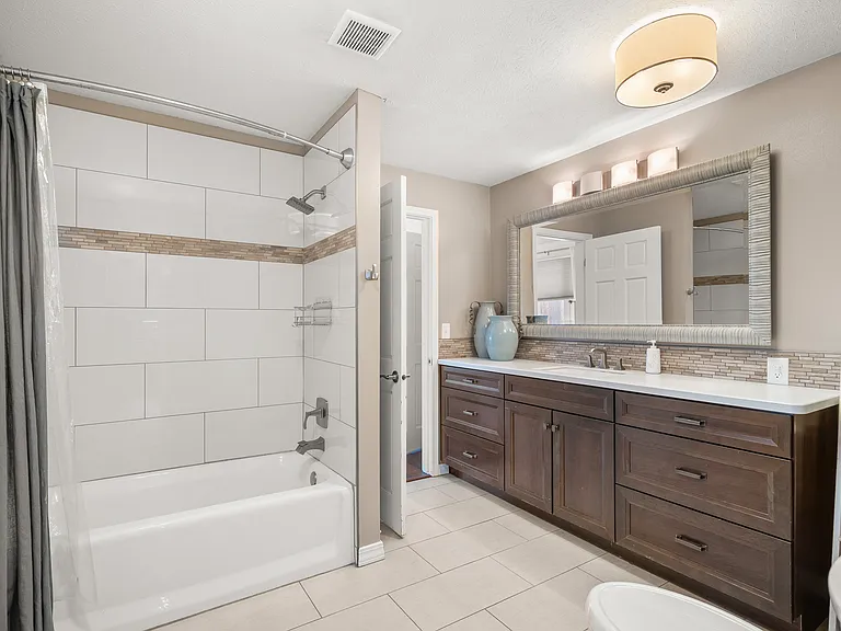 1207 S Liberty Dr — Photo 26