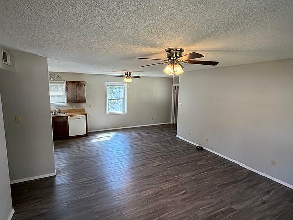 3rd image of 609 Linda Ln