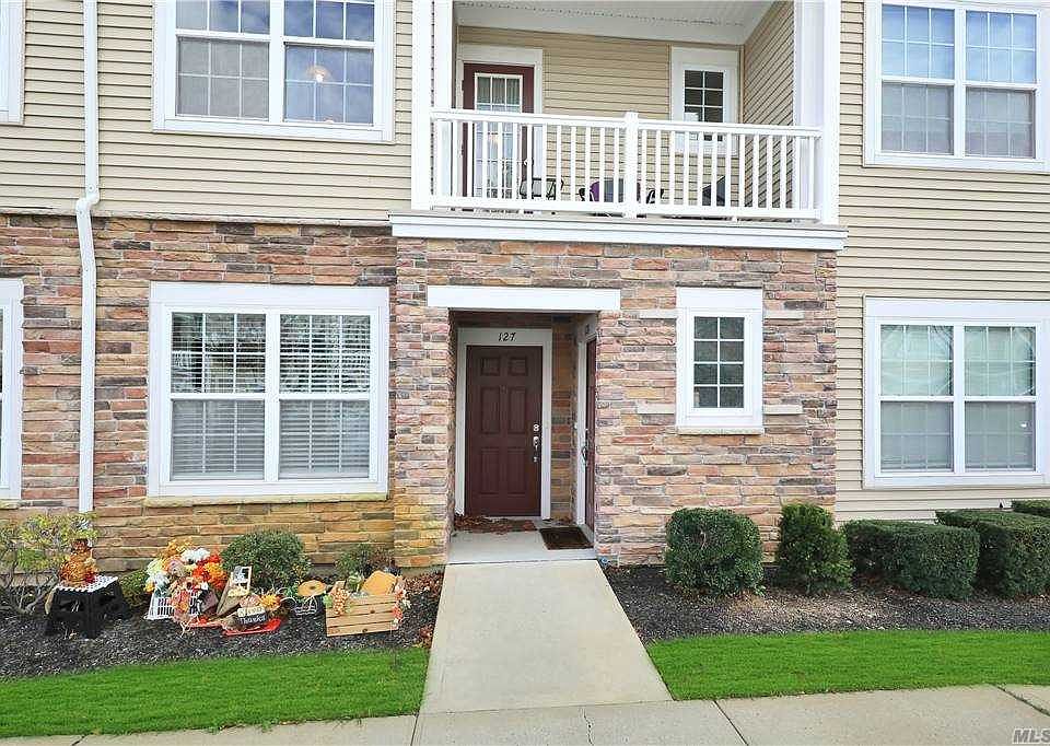 1st image of 128 Warwick Dr #128