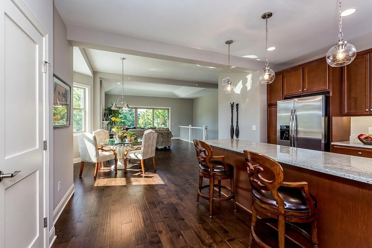 3 bed, 2.5 bath, 2600 sqft, $3,050 — Photo 3