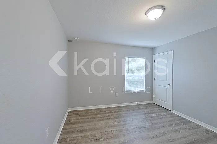 1010 Kaye St E — Photo 14