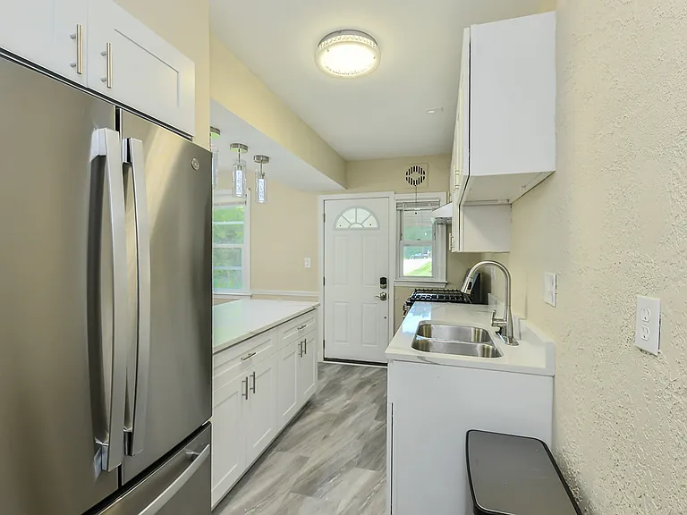 5618 Belleville Ave — Photo 11