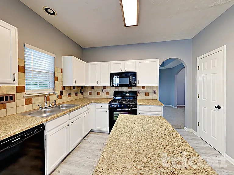 209 Greenland Ct — Photo 7