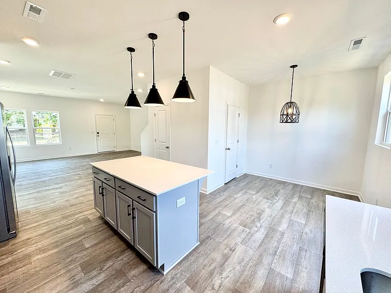 335 Cliffwood St NW #E — Photo 4