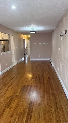 3 bed, 2.0 bath, 2352 sqft, $3,500 — Photo 3