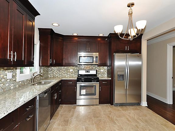 5th image of 405 Morton St