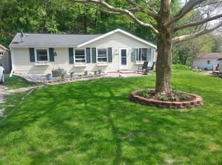 608 Grindle Dr, Lowell, MI 49331