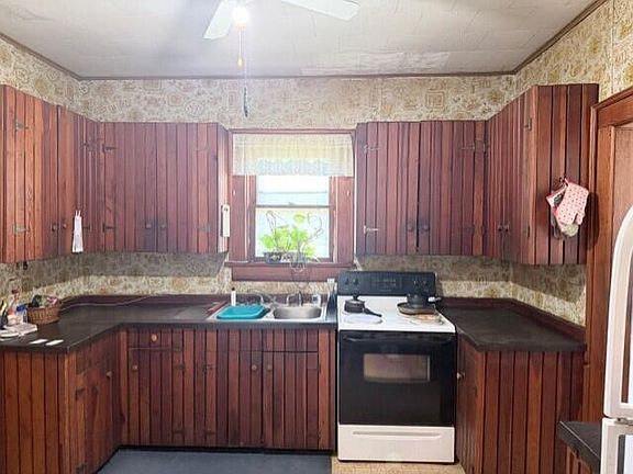 3rd image of 230 Rice St