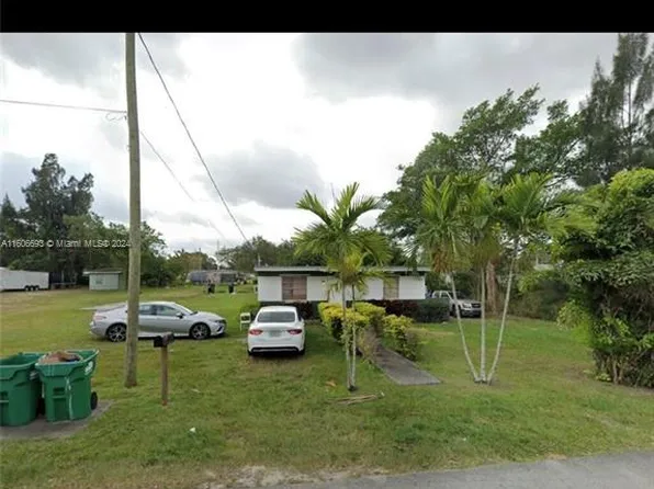 11980 SW 215th St, Miami, FL 33177