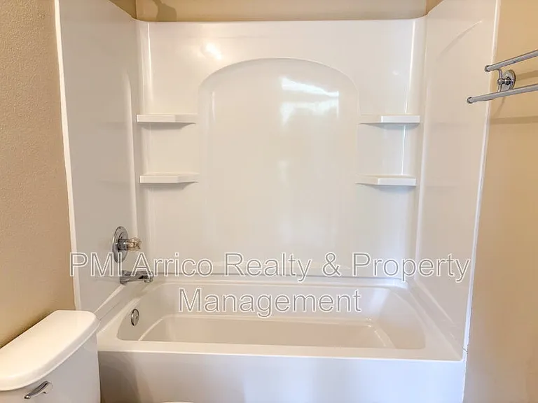 10840 Johanna Ave — Photo 22