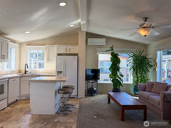 4th image of 15256 Pine Drive