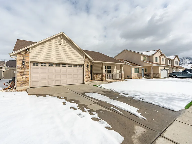 120 N Century Dr — Photo 41