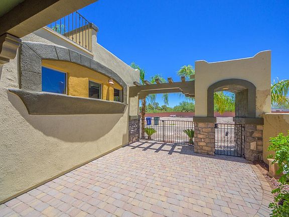 3rd image of 301 N Hasman Dr