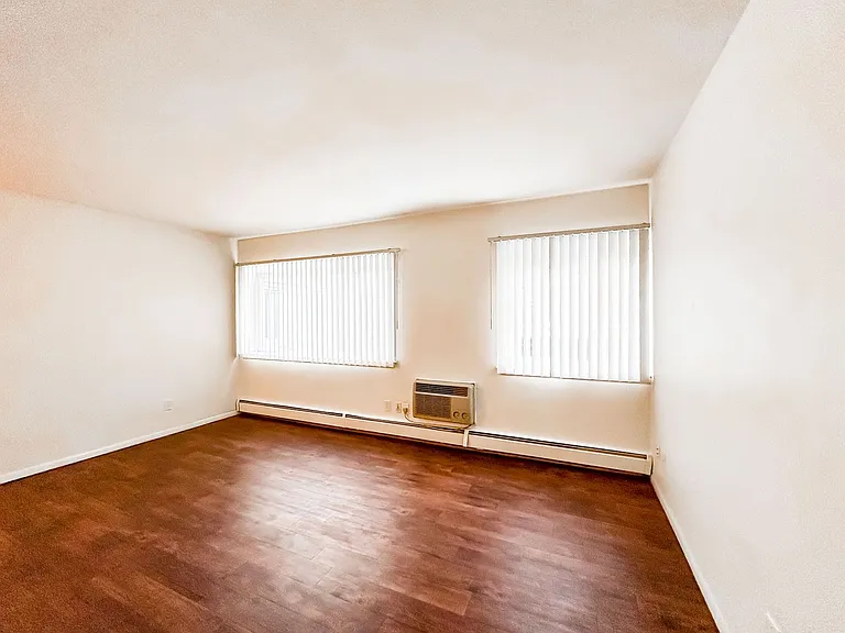 242 West Franklin Ave — Photo 49