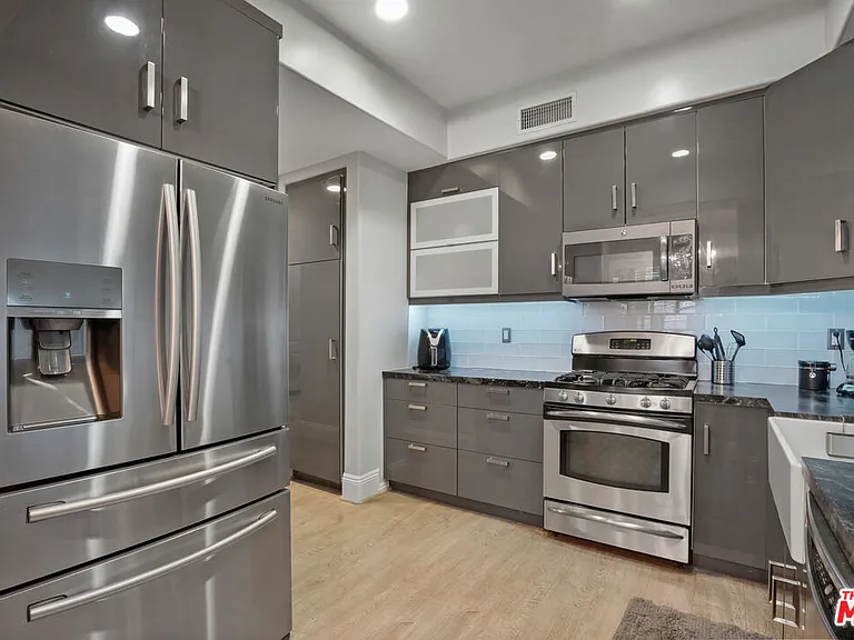 16123 Sunset Blvd #202 — Photo 4