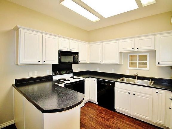 4th image of 2408 Wildwood Ln