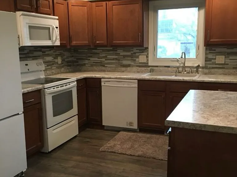 103 W Greenfield Dr — Photo 2