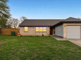838 N Monroe St, La Grange, TX
