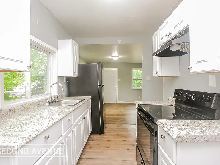 3636 N Dearborn St — Photo 8