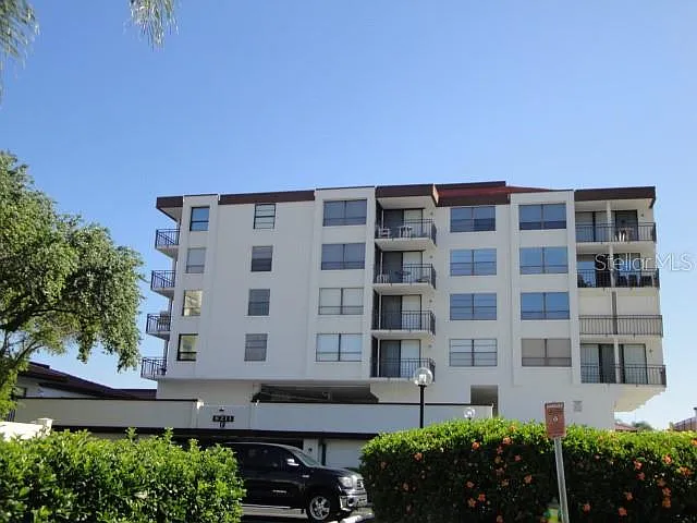 6211 Sun Blvd #306