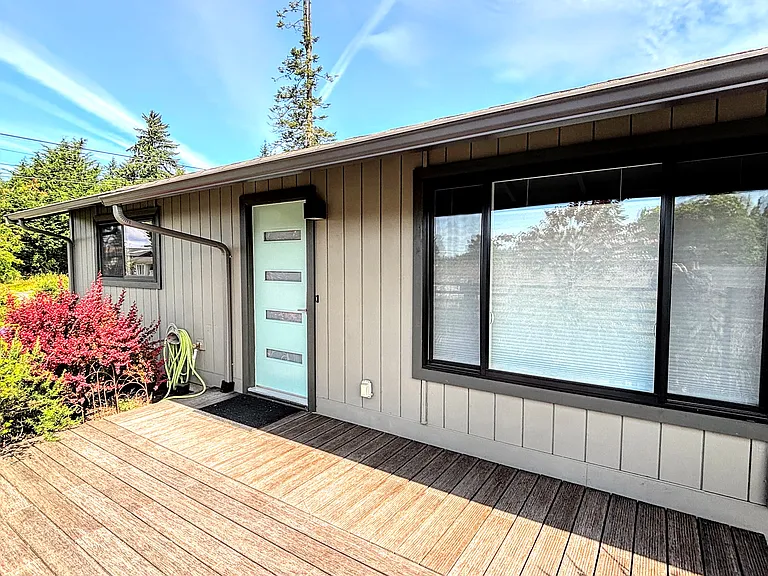 2105 Mill Ave — Photo 2