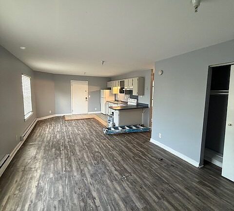 5th image of 200 Catherine St APT 7